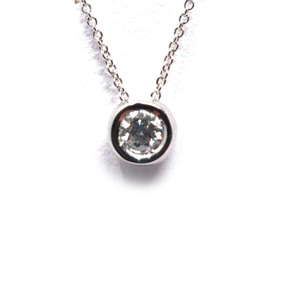 Chain And Pendant In 18K White Gold With Diamond 0,18 Cts