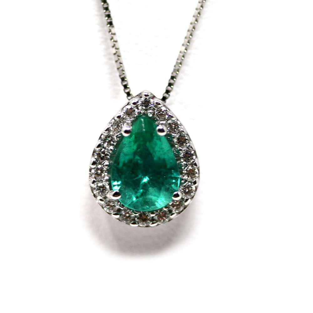 Emerald Chain and Pendant 0.75 Ct 18Kt